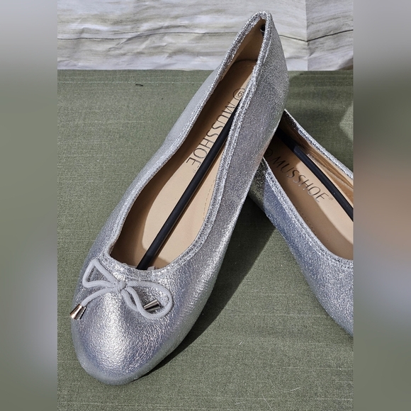 Musshoe Shoes - Shimmering Silver Flats with Bow Accent